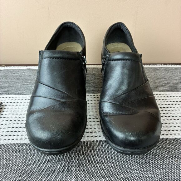 Clarks Collection Women’s Size 8 Wide Black Casual Comfort Shoes Side Zip - Picture 2 of 7